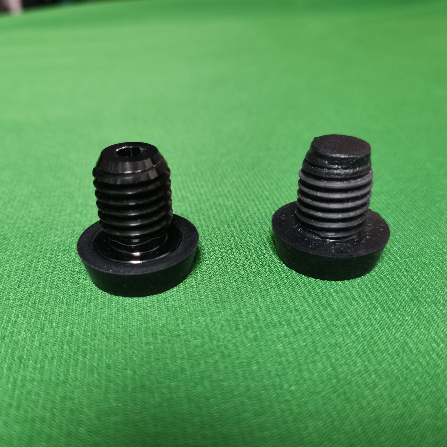 Moyerely 2 pieces of Pool Cue Bumpers,One without Hole & One with Hole to Connect Extension